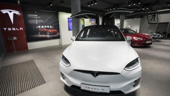 Tesla Analysts Skeptical of Bold Autonomy Plans Ahead of Results
