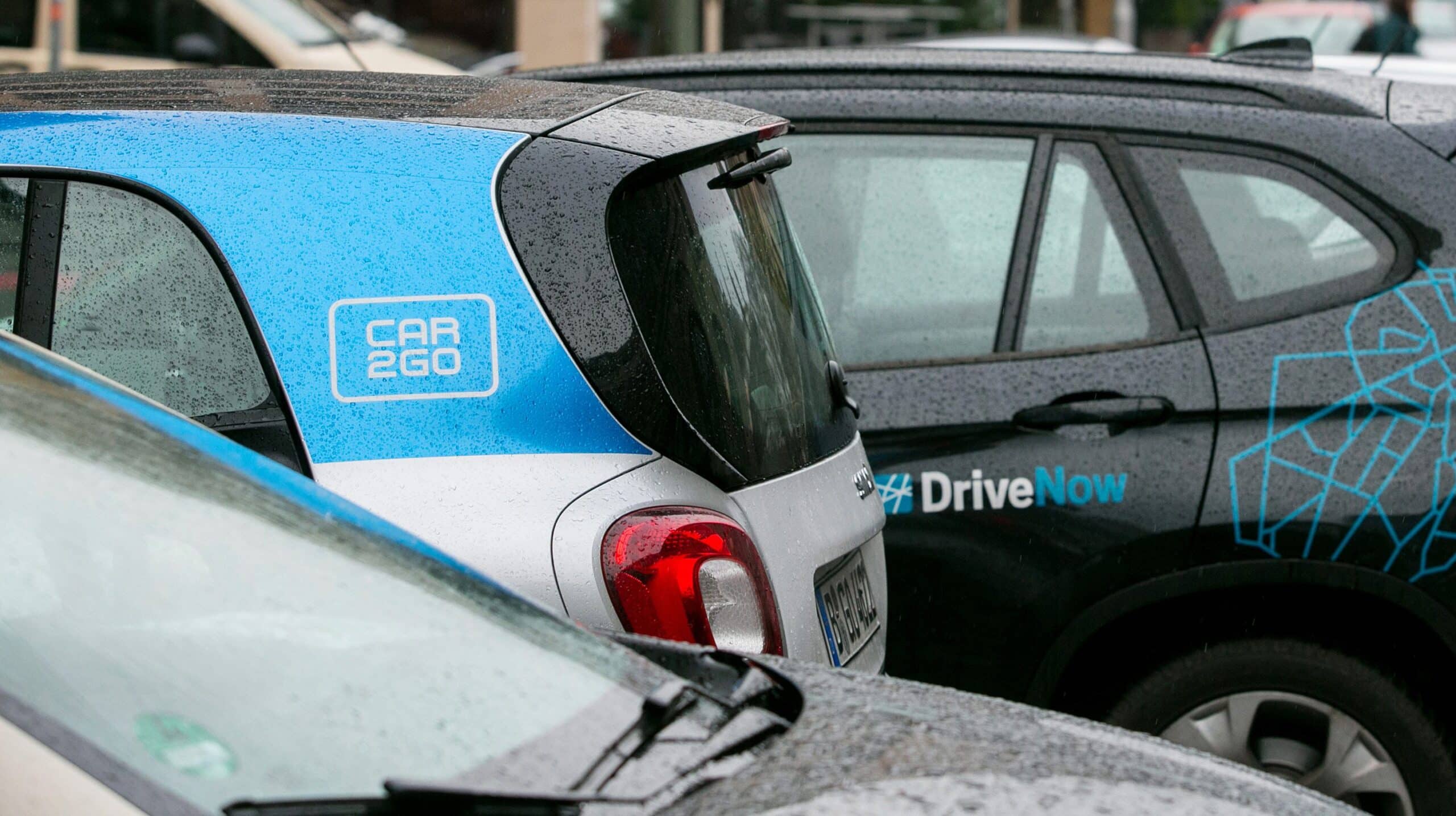 A Daimler AG Smart ForTwo Car2Go car-sharing automobile, left, sits parked beside a BMW X1 DriveNow car, manufactured by Bayerische Motoren Werke AG, in Berlin, Germany, on Wednesday, Dec. 9, 2015. Daimler will review its management structure next year to respond faster to market shifts as Silicon Valley giants plot inroads into the automotive industry. Photographer: Krisztian Bocsi/Bloomberg