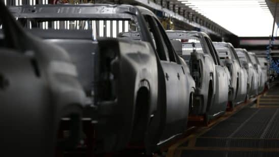 GM’s draw-down preserves dividend, signals edge over Ford