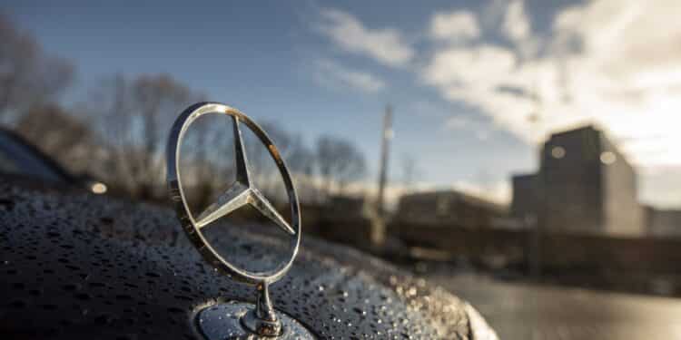 Daimler Mobility slows origination volume to preserve cash