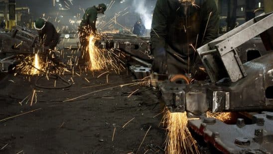 US jobless claims decline after California resumes reporting