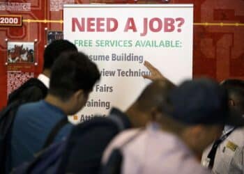 A representative speaks with job seekers during a fair for construction jobs at the Lucas Museum of Narrative Art in Photographer: Bloomberg/Bloomberg