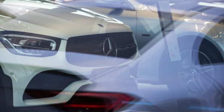 Daimler sees Mercedes margins surging to highest in years