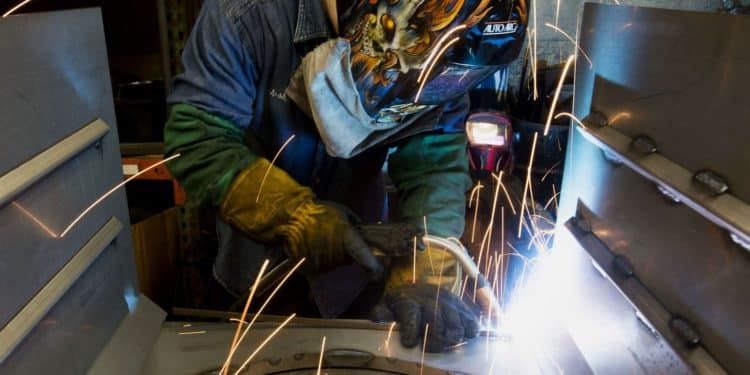 US job growth disappoints in challenge to economic recovery