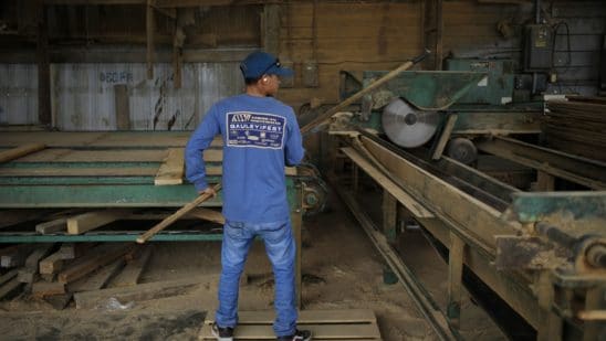 US job growth tops forecast with biggest gain in nearly a year