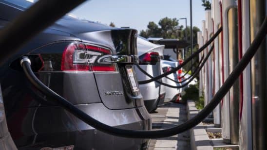 Drivers are interested in electric cars. Dealers don’t know how to sell them