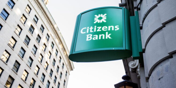 Signage is displayed outside a Citizens Financial Group Inc. bank branch in downtown Boston, Massachusetts, U.S., on Tuesday, Oct. 10, 2017. Citizens Financial Group Inc. is scheduled to release earnings figures on October 20. Photographer: Scott Eisen/Bloomberg