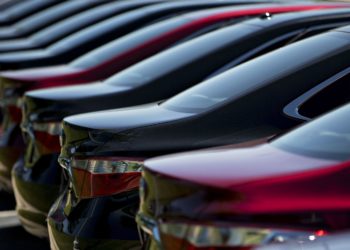 A row of 2016 Toyota Motor Corp. Camry vehicles sit on display for sale on the lot of the Peoria Toyota Scion car dealership in Peoria, Illinois, U.S.