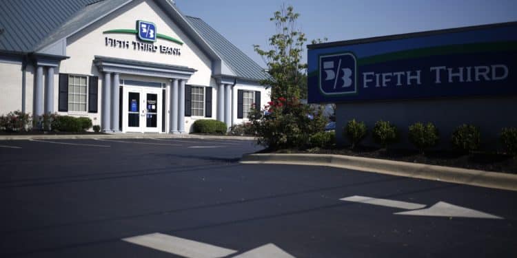 A Fifth Third Bancorp branch stands in Louisville, Kentucky, U.S., on Wednesday, July 10, 2019. Fifth Third Bancorp is scheduled to release earnings figures on July 23. Photographer: Luke Sharrett/Bloomberg
