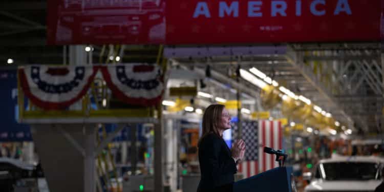Inflation won’t stop 2023 auto sales growth amid chip recovery