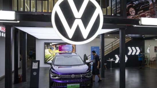 China slowly squeezes global carmakers out of its massive market