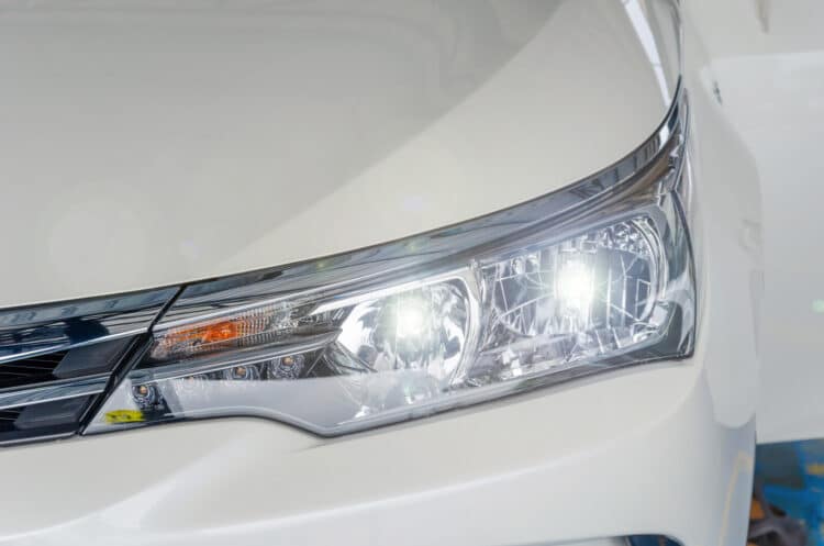 Front headlight of a white car