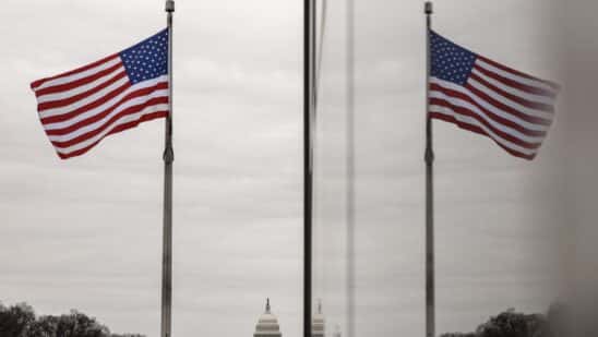 US economy powers ahead, boosting chances of averting recession