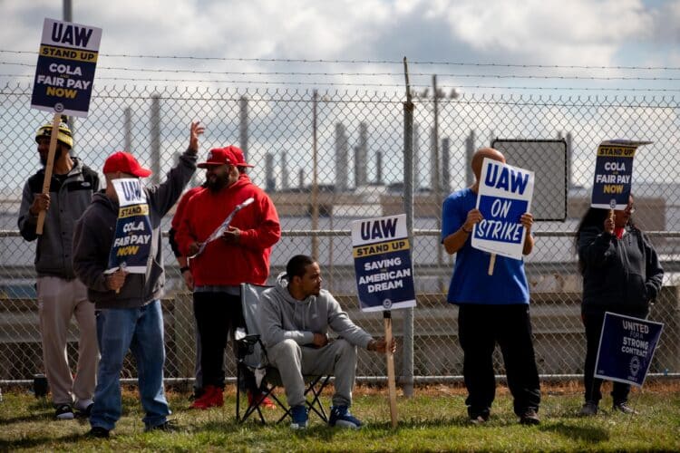 United Auto Workers (UAW) members on a picket line outside the Stellantis NV Toledo Assembly Complex in Toldeo, Ohio, US, on Monday, Sept. 18, 2023. The United Auto Workers began a strike Friday against all three of the legacy Detroit carmakers, an unprecedented move that could launch a costly and protracted showdown over wages and job security.