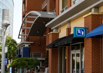 A Fifth Third Bank branch in downtown Nashville, Tennessee, US, on Tuesday, June 13, 2023. Fifth Third Bancorp is scheduled to release earnings figures on July 20.