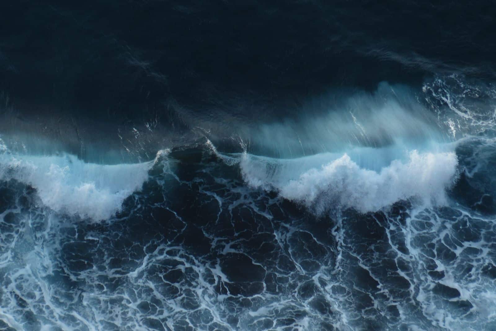 dark ocean waves cresting