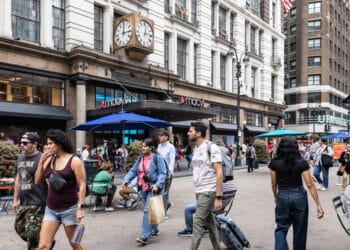 Shoppers in the Herald Square neighborhood of New York. Photographer: Jeenah Moon/Bloomberg