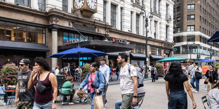 Shoppers in the Herald Square neighborhood of New York. Photographer: Jeenah Moon/Bloomberg