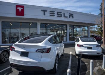 Vehicles at a Tesla store in Corte Madera, California. Photographer: David Paul Morris/Bloomberg