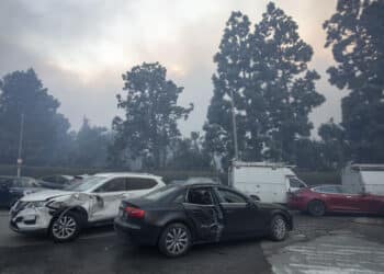 Damaged cars after being bulldozed out of the way to provide access for firefighters during the Palisades Fire in the Pacific Palisades neighborhood of Los Angeles, California, US, on Tuesday, Jan. 7, 2025. A fast-moving wildfire ripped through an affluent neighborhood in Los Angeles, forcing thousands of people to evacuate as the region braced for a brutal wind storm that could last well into the weekend. Photographer: Jill Connelly/Bloomberg