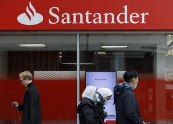 A Banco Santander SA bank branch in London. Photographer: Luke MacGregor/Bloomberg