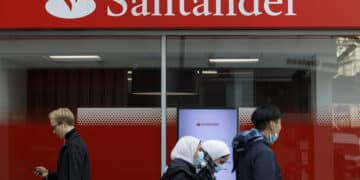 Santander seeks to split motor finance business from UK unit