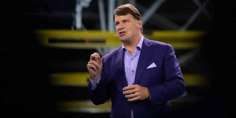 Ford to delay price increases to see how rivals react to tariffs