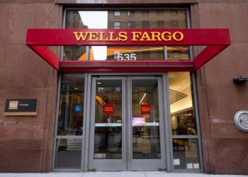 A Wells Fargo bank branch in New York, US, on Sunday, Jan. 12, 2025. Wells Fargo & Co. is scheduled to release earnings figures on January 15. Photographer: Michael Nagle/Bloomberg