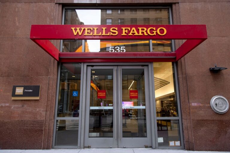 A Wells Fargo bank branch in New York, US, on Sunday, Jan. 12, 2025. Wells Fargo & Co. is scheduled to release earnings figures on January 15. Photographer: Michael Nagle/Bloomberg