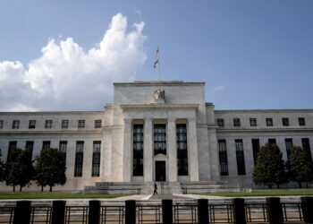 Divided Fed officials hold rates; Powell to stay as governor