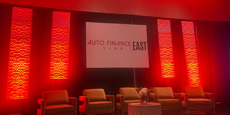 New-vehicle auto loan rates drop 102 bps in May (Big Wheels)