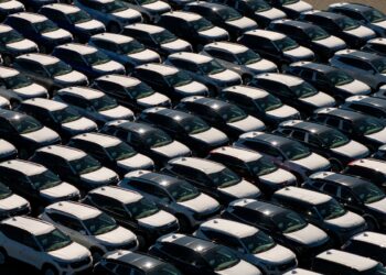 New Kia vehicles at the Port of Seattle in Seattle, Washington, US, on Wednesday, April 16, 2025. The Trump administration is preparing to pressure nations to curb trade with China in negotiations over US tariffs, according to people familiar with the matter. Photographer: David Ryder/Bloomberg