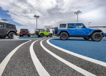 Podcast: Carvana, CarMax sales rise, interest rates decline 