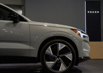 Volvo Car abandons sales-growth target due to slump in China