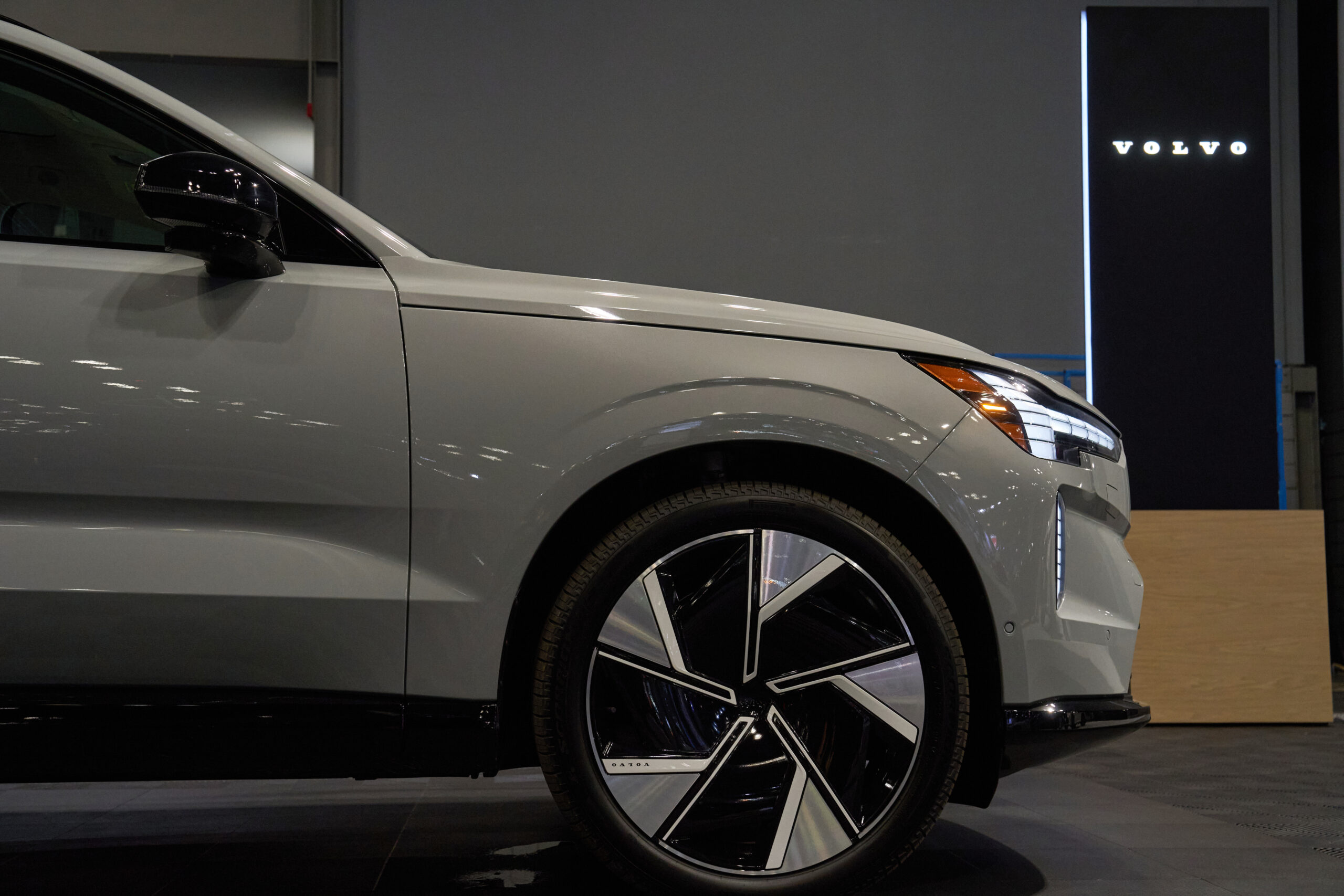Volvo Car abandons sales-growth target due to slump in China