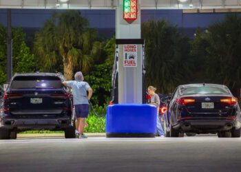 US gasoline tops $4 a gallon again as Iran war escalates
