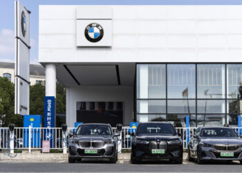 BMW, Volkswagen sales decline on worsening slump in China