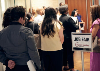 US employers unexpectedly shed jobs; Unemployment rate falls