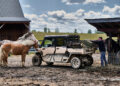 ORV-MY27-SSV-DEFENDER-XU-LIMITED-HD11-SANDSTONE-LIFESTYLE-1414-RGB_21_R