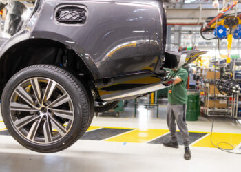 Jaguar Land Rover plans to cut 4,000 jobs to tackle costs